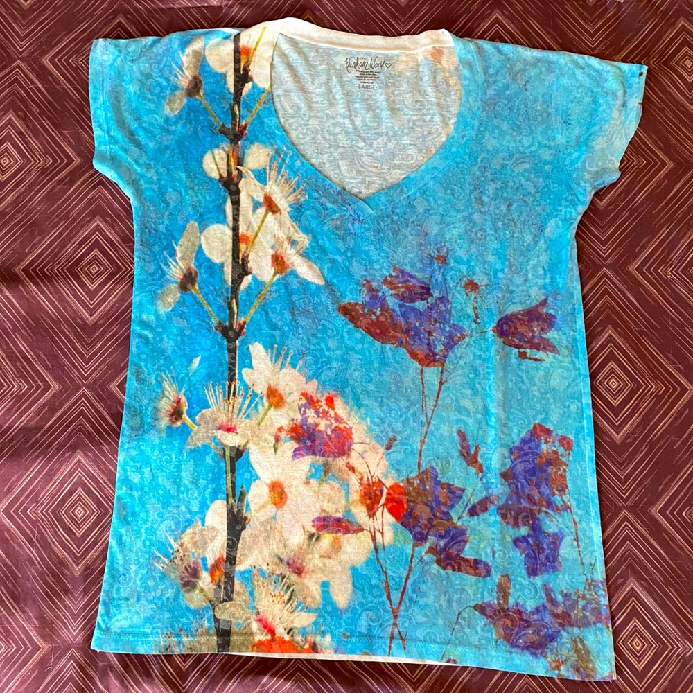 Women’s Teal Patterned V-neck Top, NWOT, L